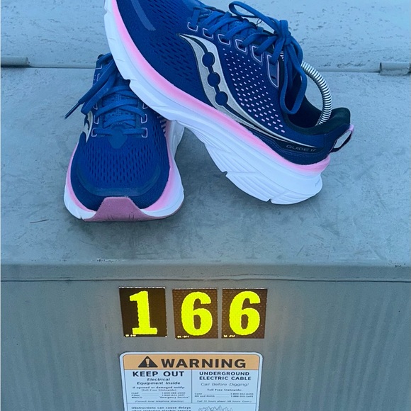 Saucony guide 17 running shoes women’s size 9 navy orchid - Picture 1 of 12